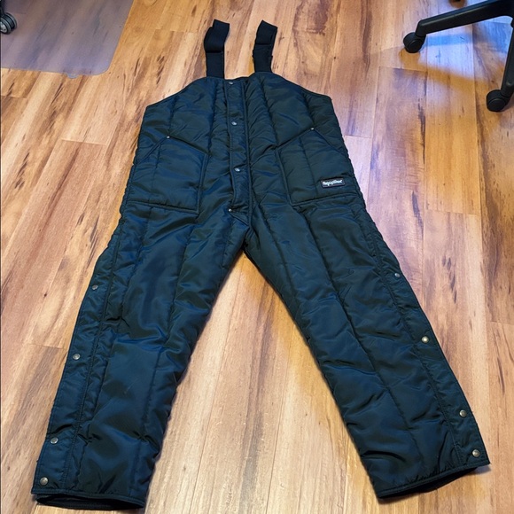 Men's Black RefrigiWear Outdoor Insulated Utility Snow Bibs, XL - Picture 6 of 10